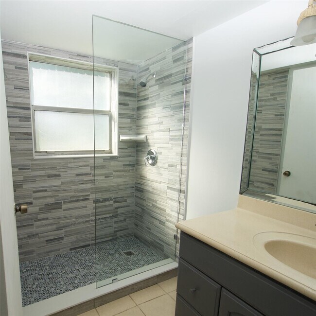 Building Photo - 7355 Woodmont Terrace