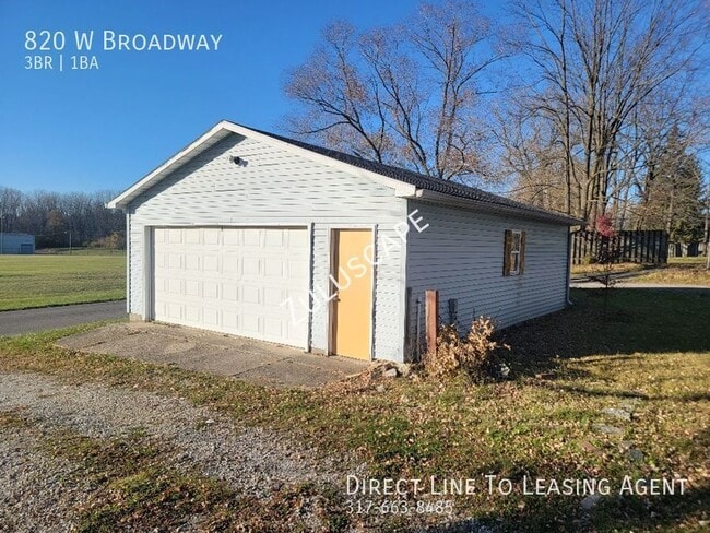 Building Photo - 820 W Broadway-