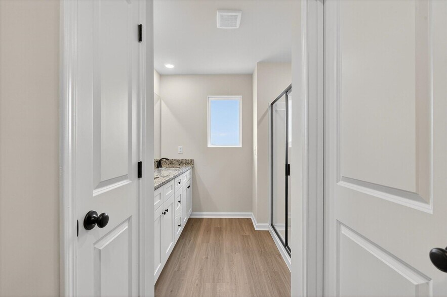 Building Photo - 1986 W Davidson Ave