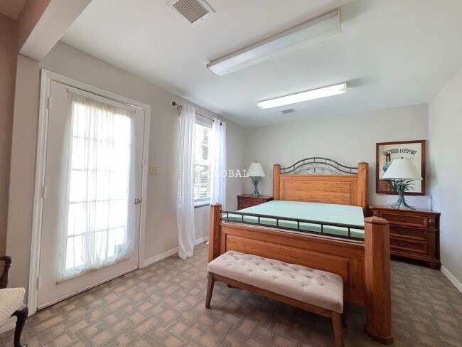 Building Photo - Charming 2-Bedroom Home within 3 miles of ...