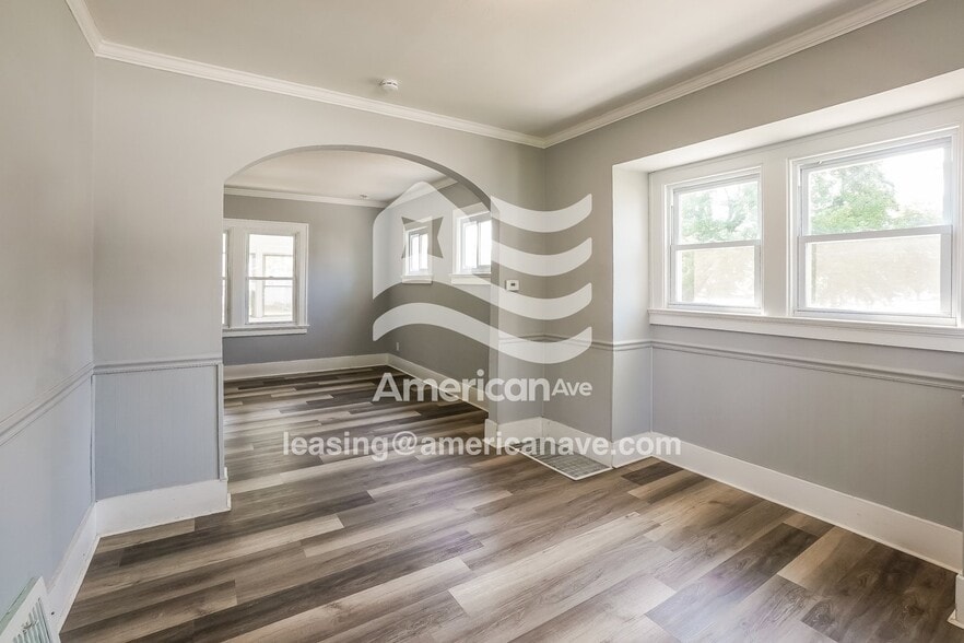 Building Photo - 324 Danberry St