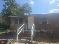 Building Photo - 700 Bluford St