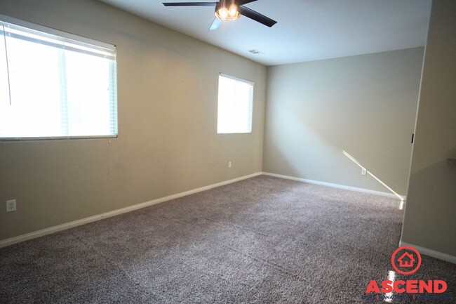 Building Photo - Cutest Condo  in Downtown Bakersfield!