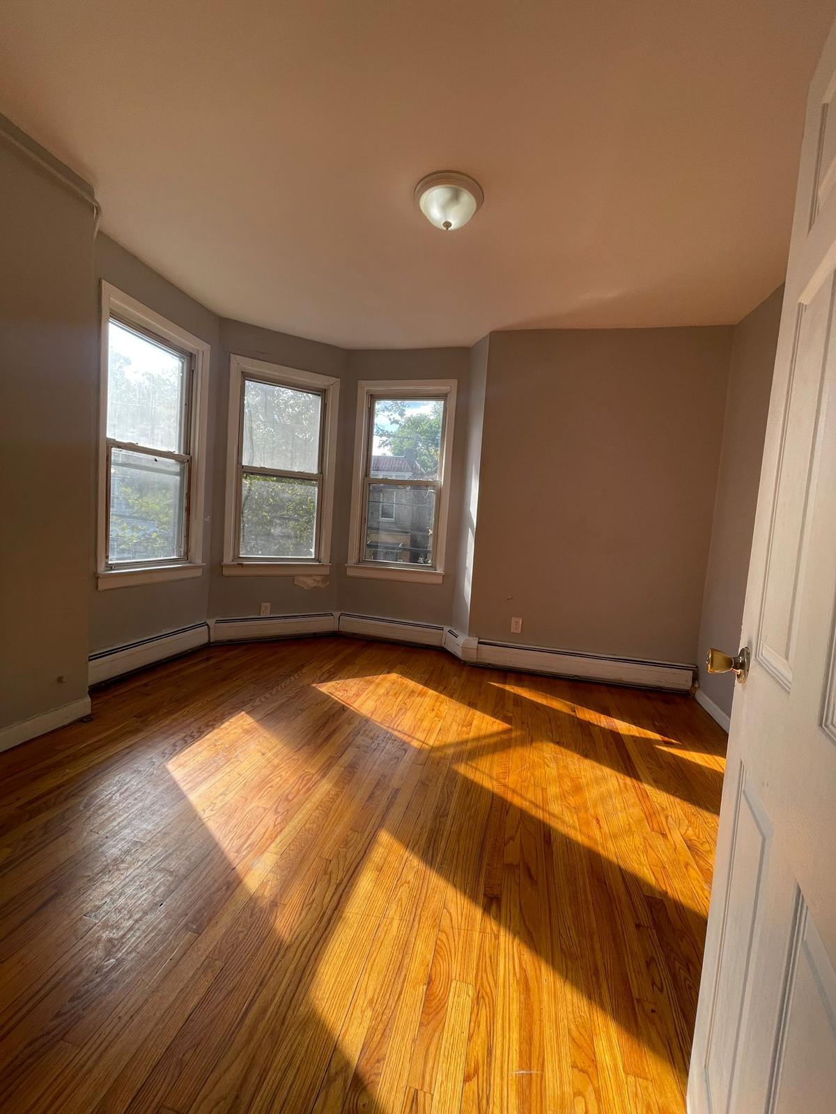 42 Rutgers Ave 4 - 41 Rutgers Ave