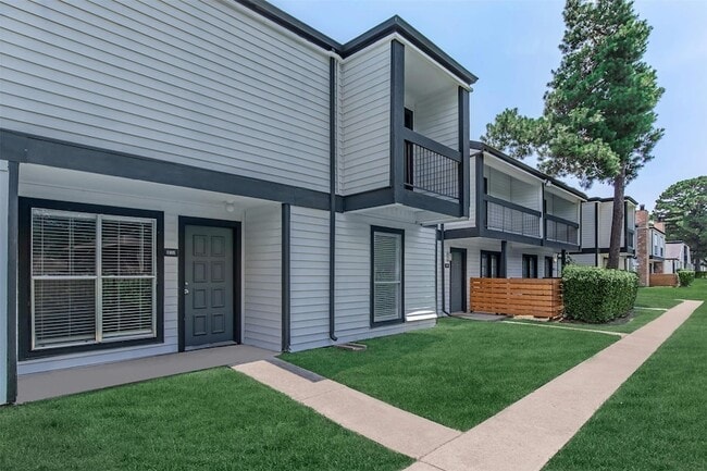 Building Photo - 18001 Cypress Trace Rd