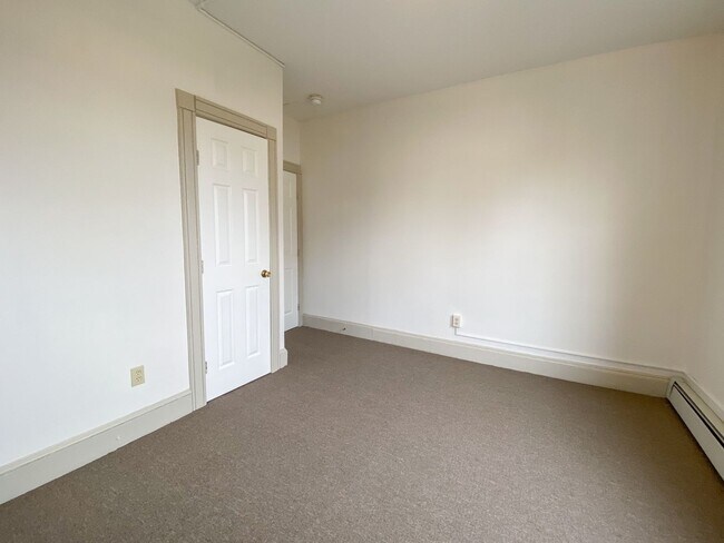 Interior Photo - 31-33 Bond St / Rosario Properties, LLC