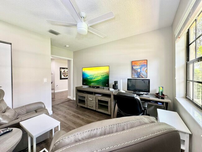 Building Photo - 5135 Floria Dr
