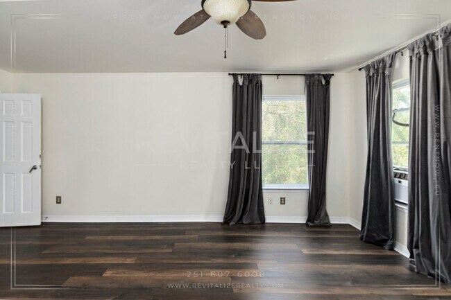 Building Photo - **COMING SOON** Stunning 2 Bedroom/2.5 Bat...