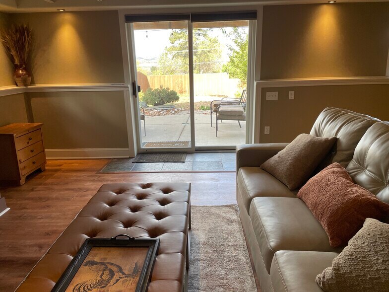 Building Photo - 421 Senter Dr