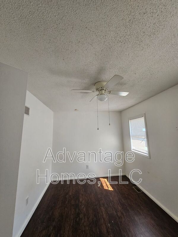 Building Photo - 715 N 70th Terrace