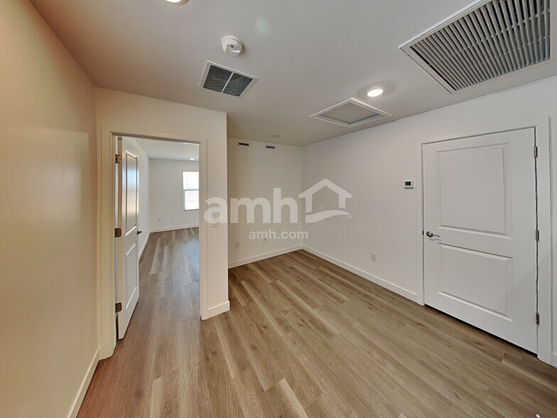 Building Photo - 9561 E Harkes Dr