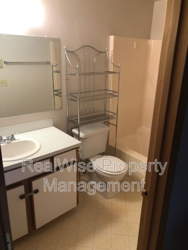 Building Photo - 2933 SE 38th Court