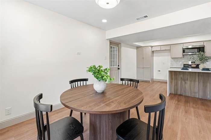 Building Photo - 1813 Glengarry Dr