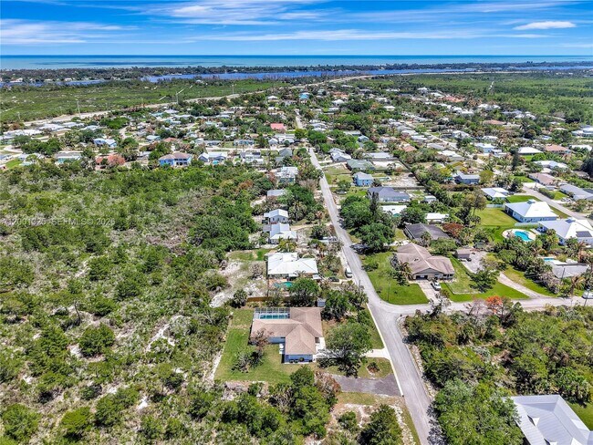 Building Photo - 9125 SE Karin St