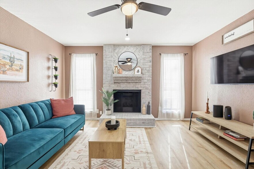 Building Photo - 2160 E Arkansas Ln