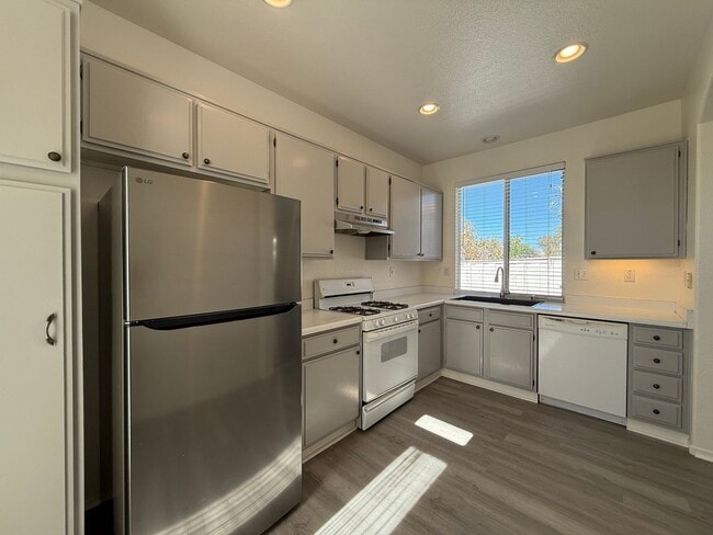 Building Photo - Beautiful 3B/2.5BA Home in Mira Mesa for R...