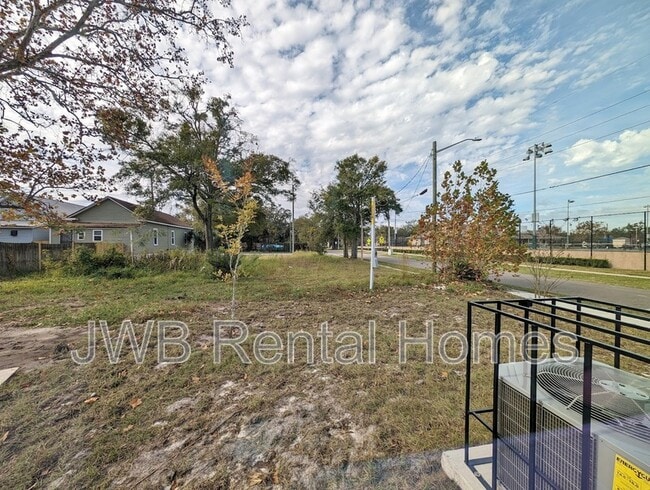 Building Photo - 1454 Francis St