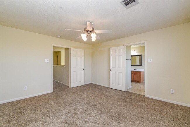 Building Photo - 15930 Langhamwood Ln