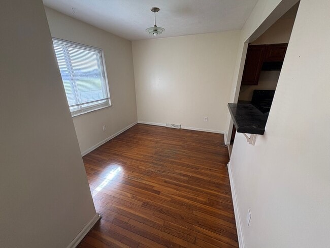 Building Photo - 939 S Waverly St