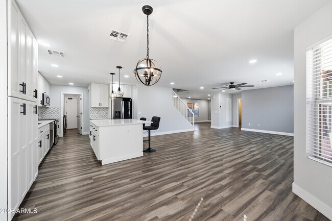Building Photo - 10617 W Daley Ln