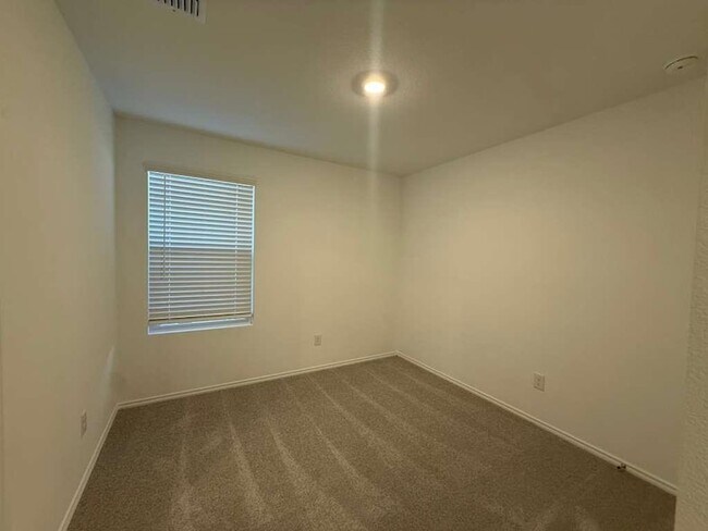 Building Photo - 569 Sormonne Lp