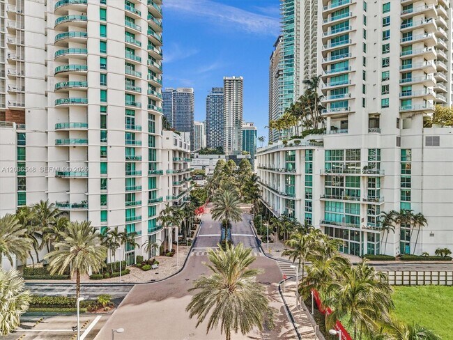 Building Photo - 350 S Miami Ave