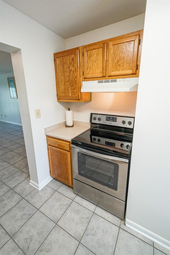 Building Photo - 2325 W Pensacola St