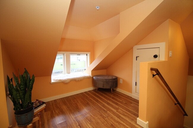 Building Photo - 4033 SE Hawthorne Blvd