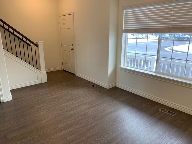 Building Photo - 1 Female Room in a Cute Orem Townhome