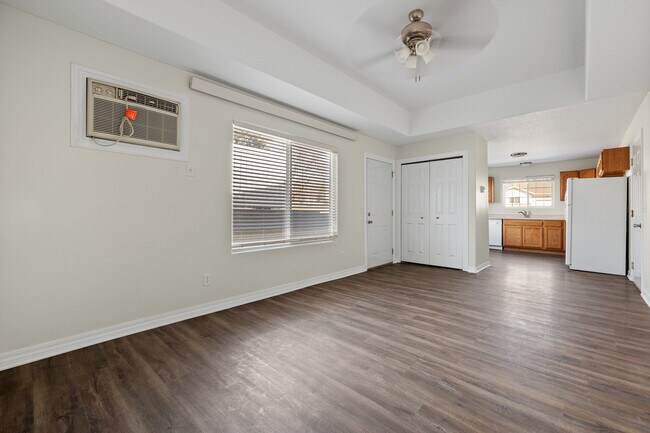 Nice open concept living area - 1311 Sydney Dr