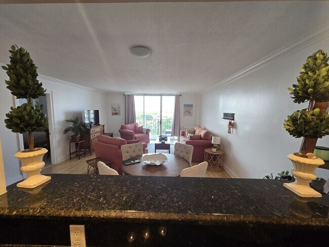 Building Photo - Live the High Life - Ocean Views on the 11th Floor