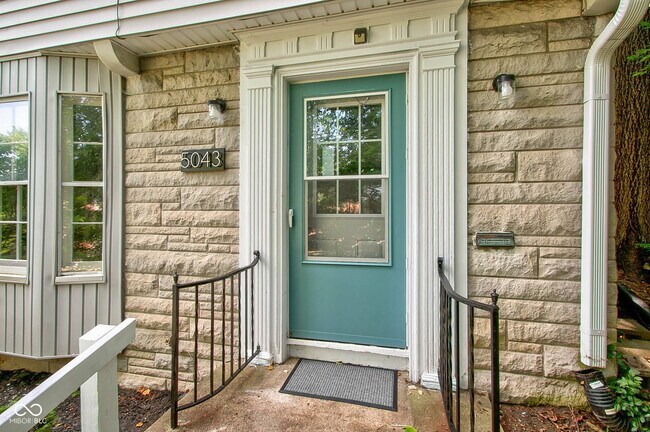 Building Photo - 5043 Boulevard Pl