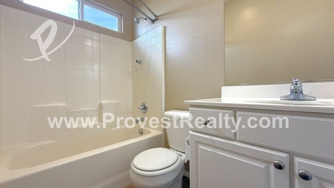 Building Photo - 13272 Sunland St