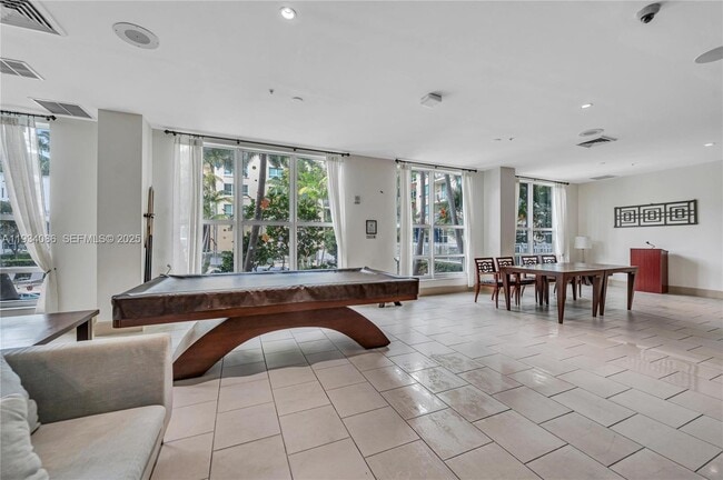 Building Photo - 2000 N Bayshore Dr