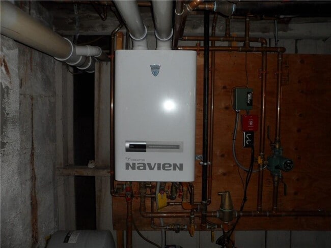 Building Photo - 68 Evarts St