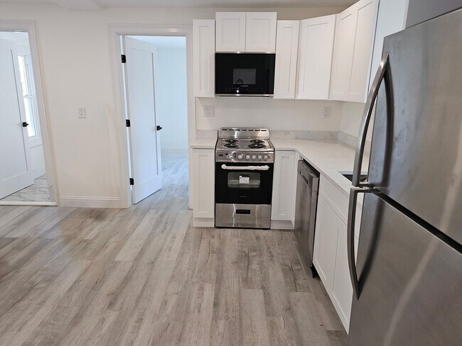 Building Photo - 16 Adams St