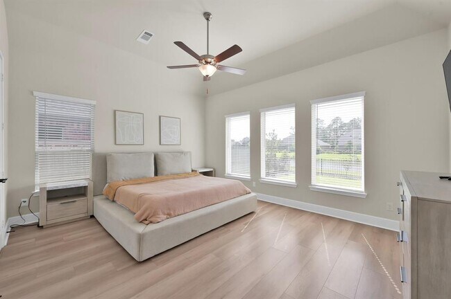 Building Photo - 10640 Red Tail Pl