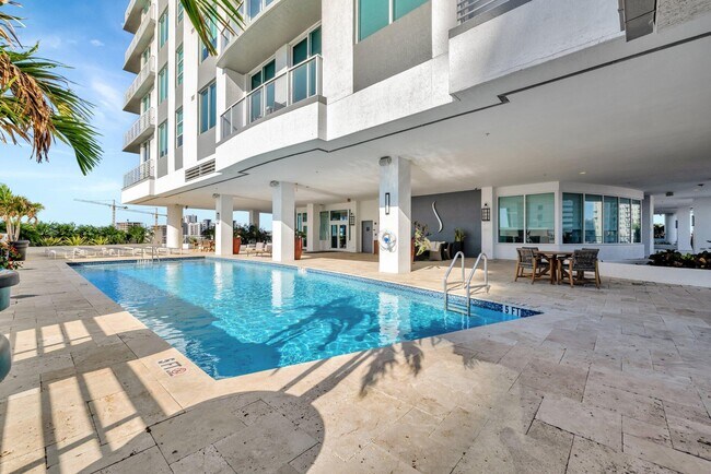 Building Photo - 315 NE 3rd Ave