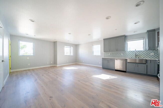 Building Photo - 11318 Miranda St