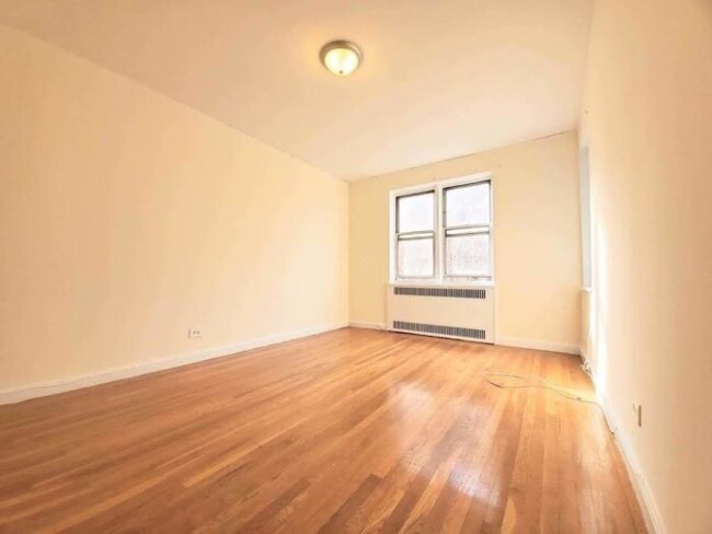 Building Photo - 1 bedroom in BRONX NY 10463