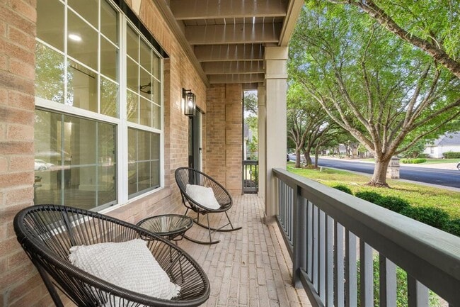 Building Photo - 10909 River Plantation Dr