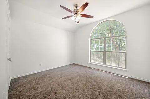 Building Photo - 1533 Tanglewood Dr