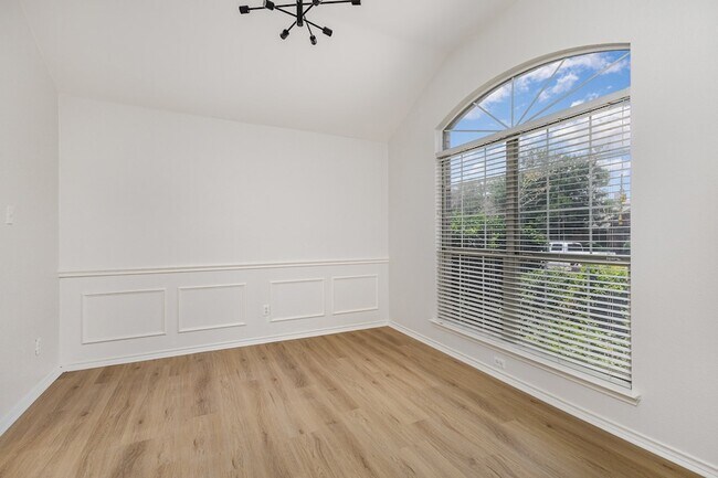 Building Photo - 745 Amhurst Ct