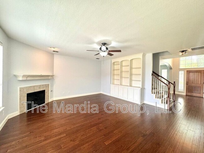 Building Photo - 1631 Clarke Springs Dr