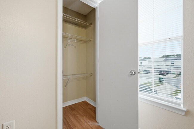 Building Photo - 1807 Whispering Oaks Ln