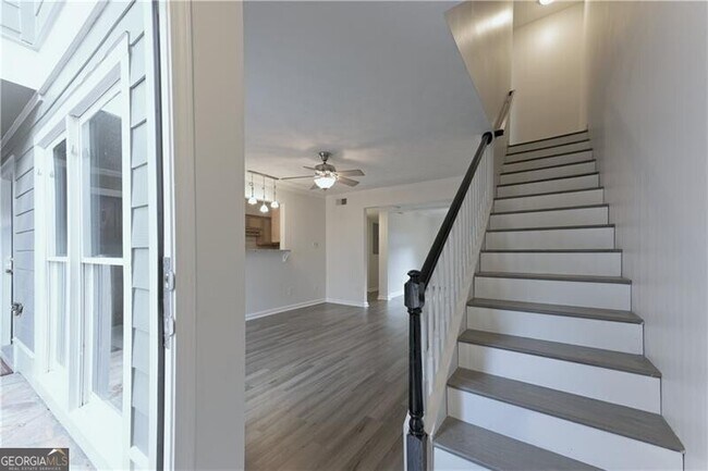 Building Photo - 4943 Meadow Ln