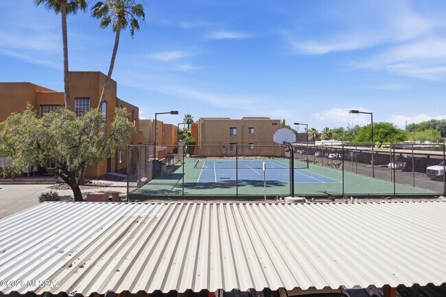 Building Photo - 1810 E Blacklidge Dr