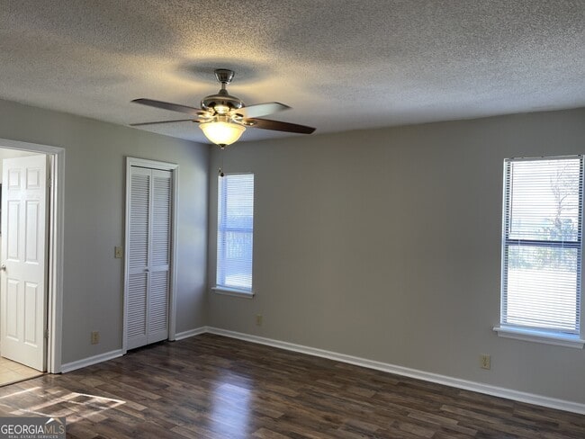 Building Photo - 403 Fairfield Ct