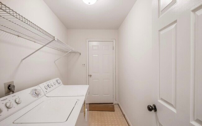 Building Photo - 4100 Ulster Rd