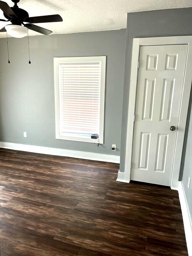 Building Photo - 260 Balkcom Ave